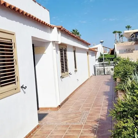 Oleandra Готель *