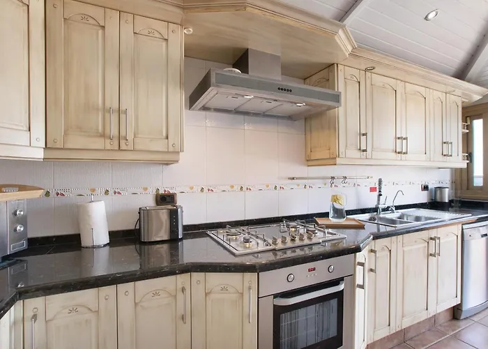 Oleandra Готель *