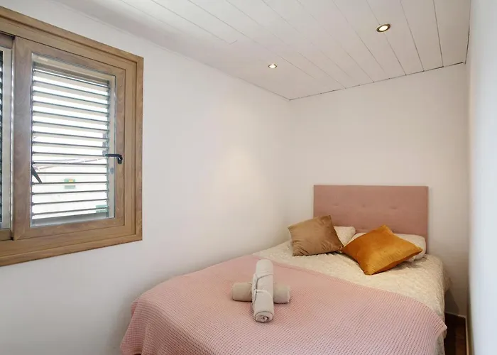 Oleandra Готель *