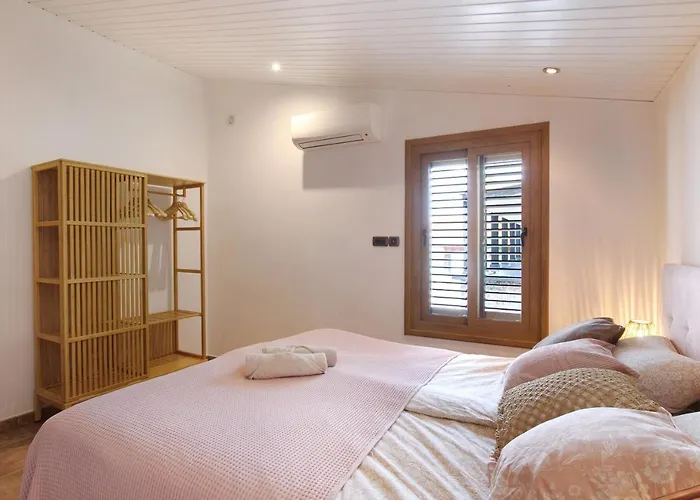 Oleandra Готель *