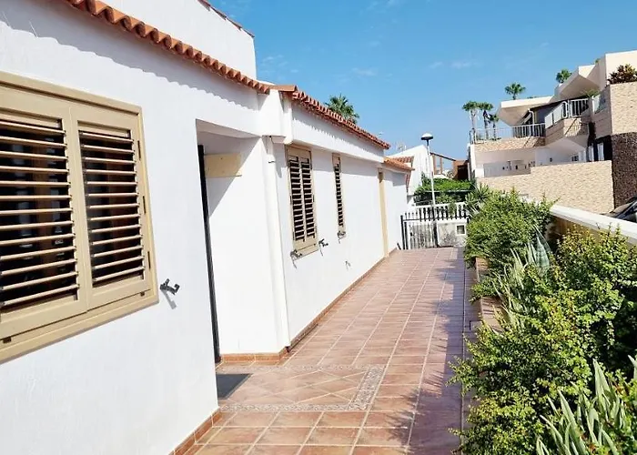 Oleandra Готель *